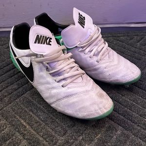 Nike tiempo soccer boots size 9.5